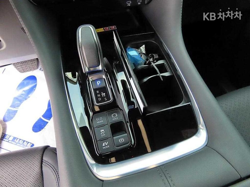 Toyota Alphard — miniaturë 11