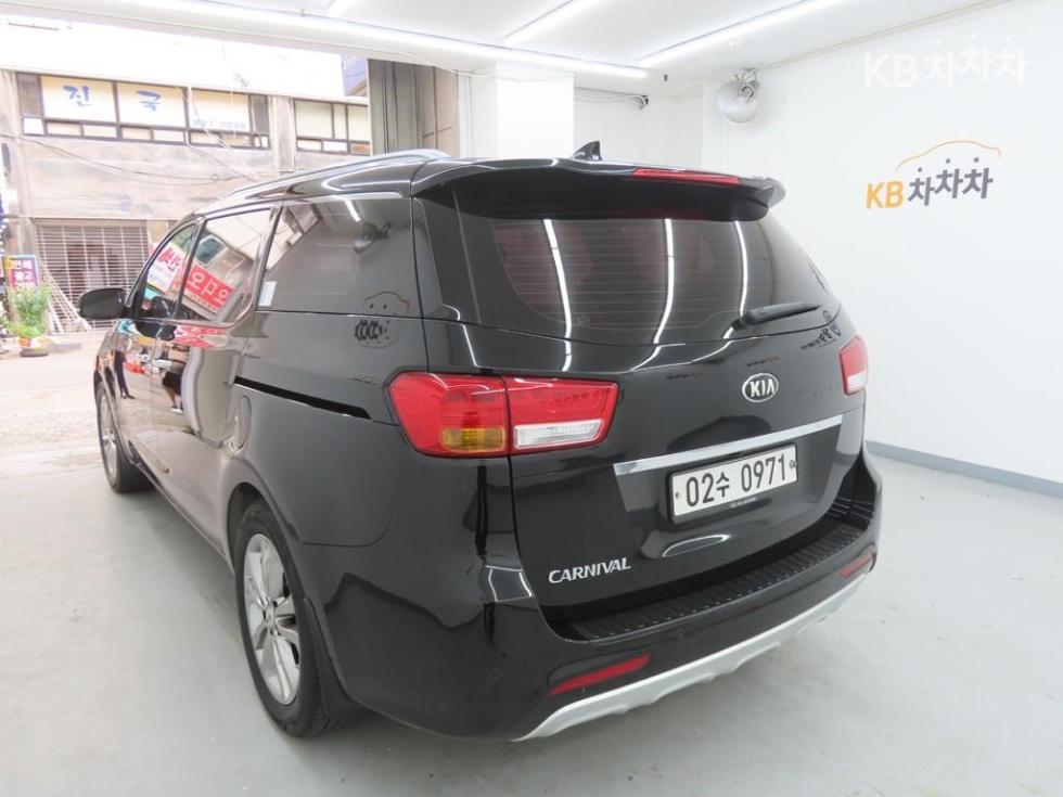 Kia Carnival — miniaturë 4