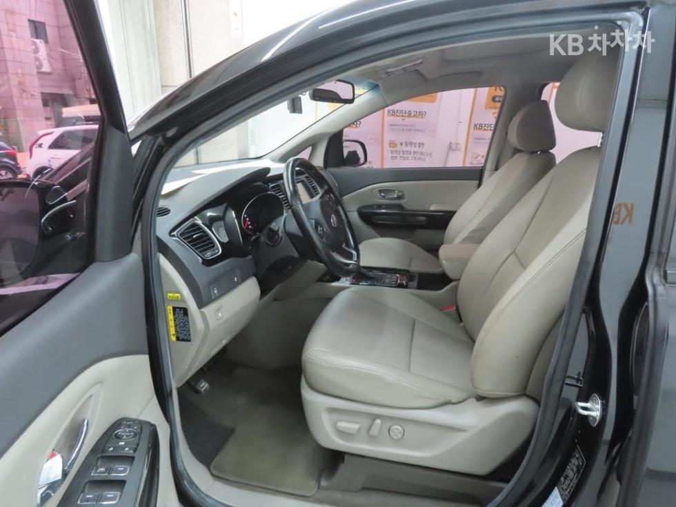 Kia Carnival — miniaturë 5