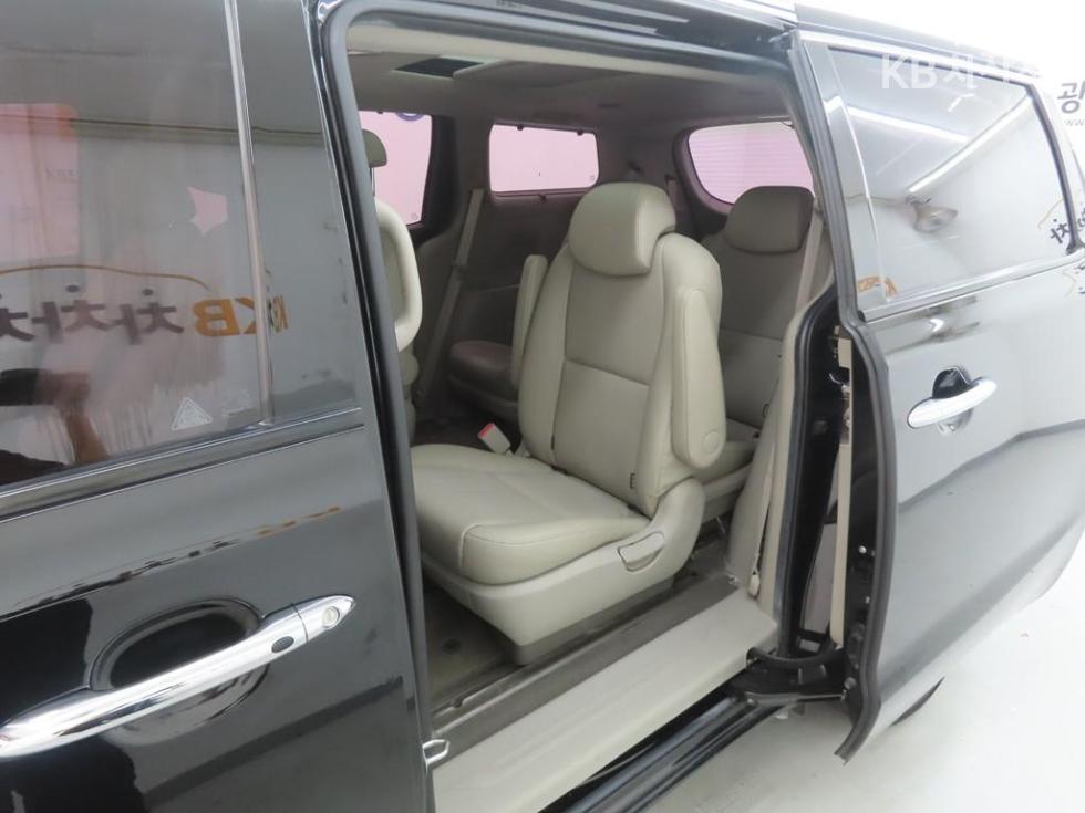 Kia Carnival — miniaturë 6