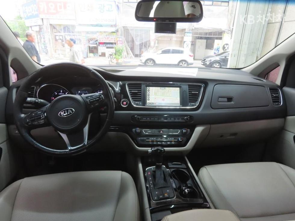 Kia Carnival — miniaturë 7