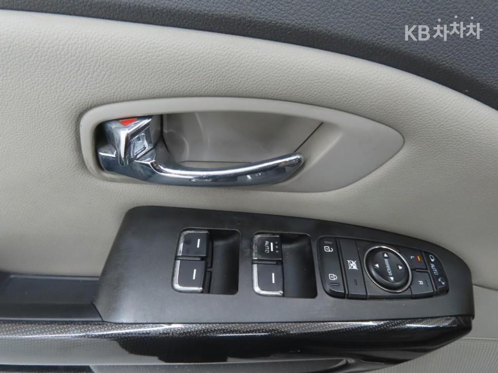 Kia Carnival — miniaturë 9