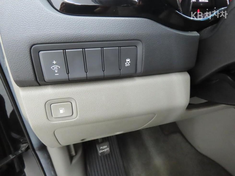 Kia Carnival — miniaturë 10