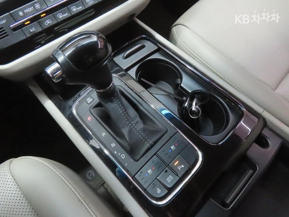 Kia Carnival — miniaturë 13