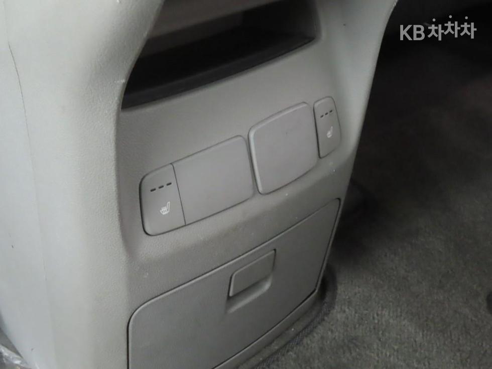 Kia Carnival — miniaturë 15