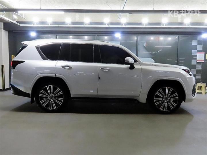Lexus LX — miniaturë 3