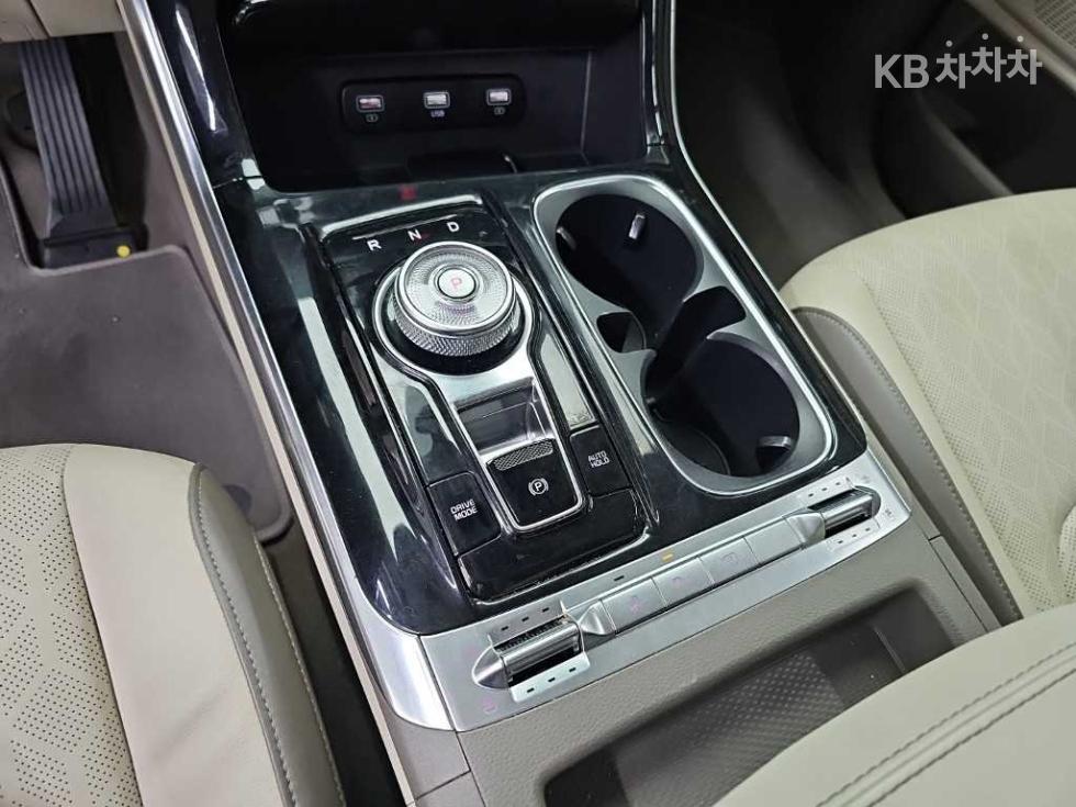 Kia Carnival — miniaturë 8
