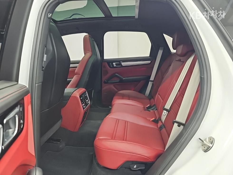 Porsche Cayenne — miniaturë 12