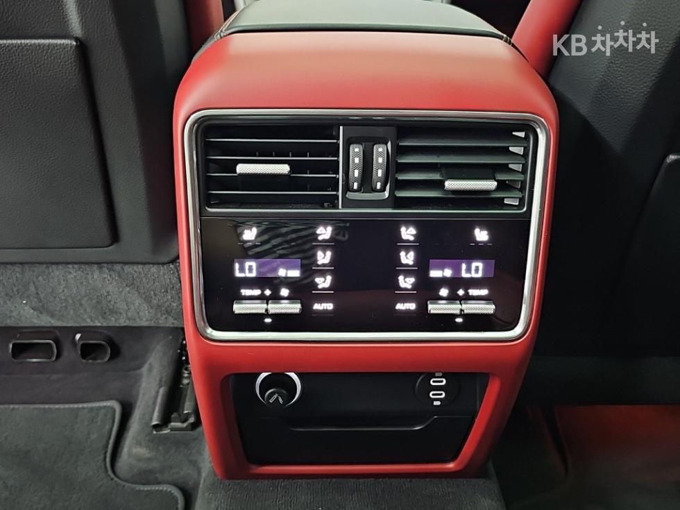 Porsche Cayenne — miniaturë 13