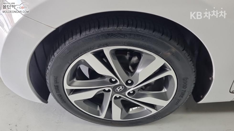 Hyundai Avante — miniaturë 6
