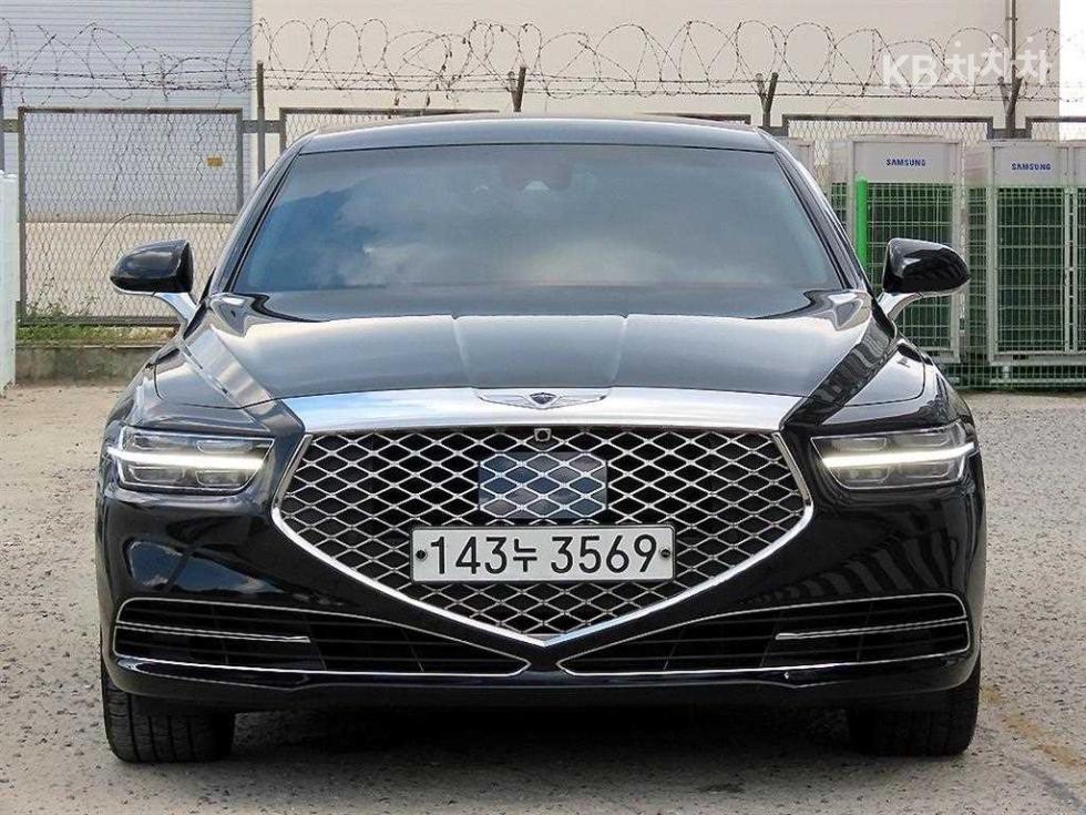 Genesis G90