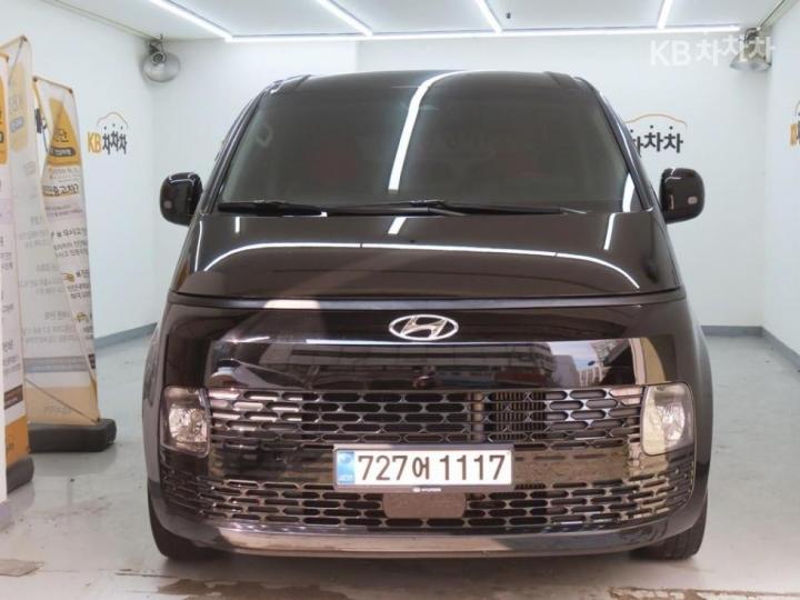Hyundai Staria 4WD Tourer 11-Seater Modern — foto 1