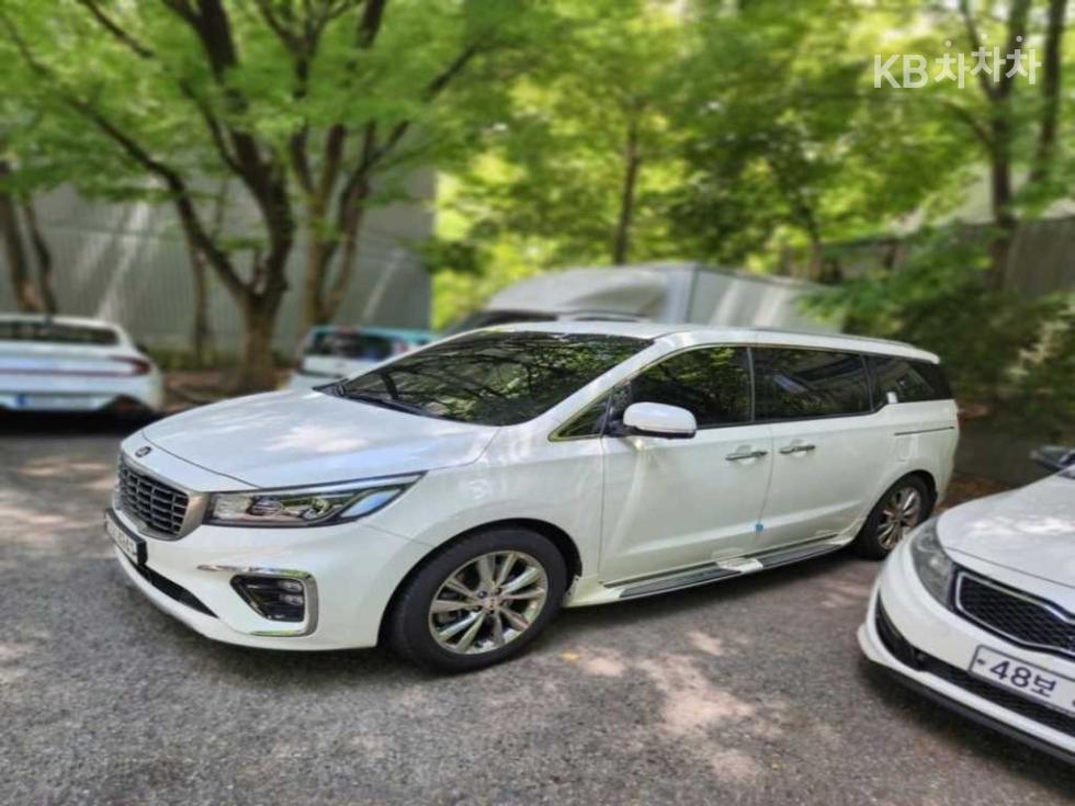 Kia Carnival — miniaturë 4