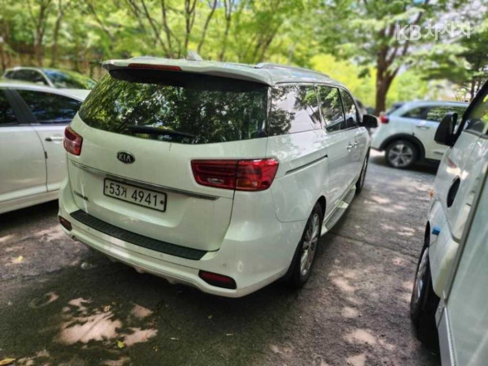 Kia Carnival — miniaturë 6