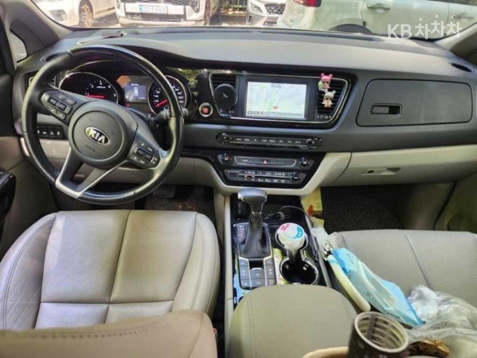 Kia Carnival — miniaturë 8