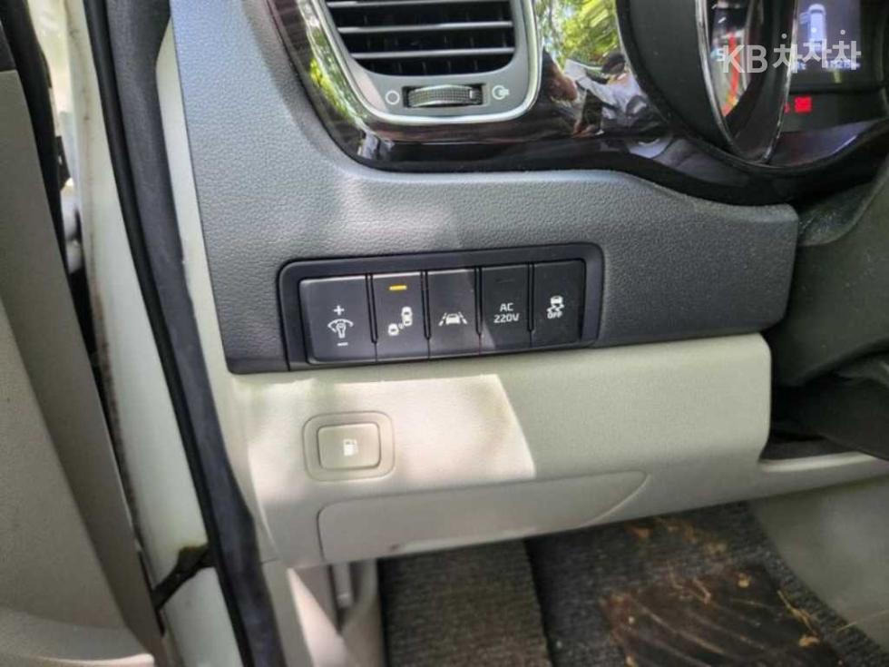 Kia Carnival — miniaturë 9