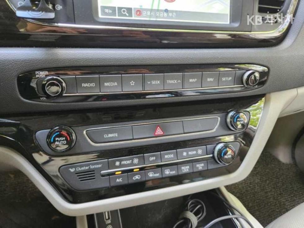 Kia Carnival — miniaturë 10