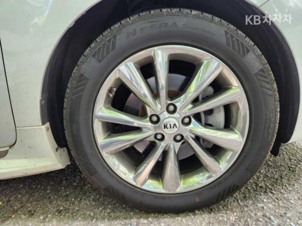 Kia Carnival — miniaturë 18