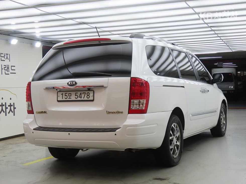 Kia Carnival — miniaturë 4