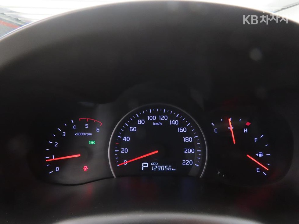 Kia Carnival — miniaturë 9