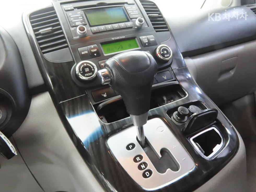 Kia Carnival — miniaturë 11