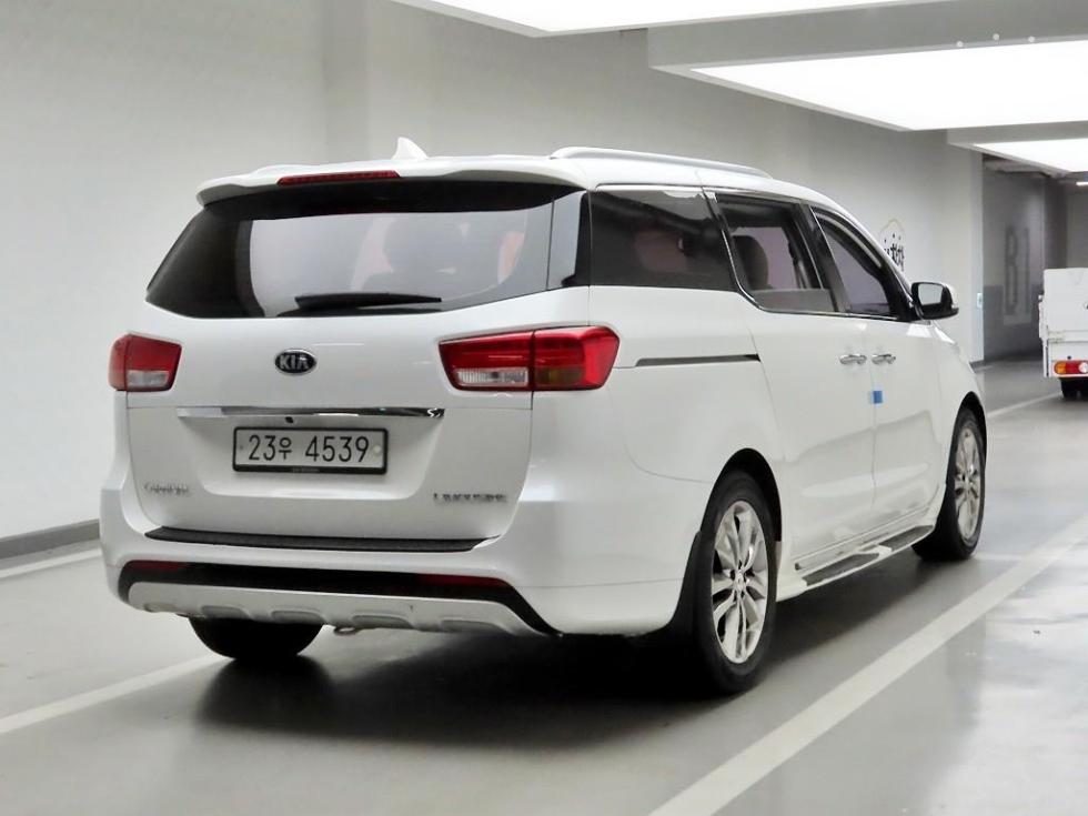 Kia Carnival — miniaturë 4