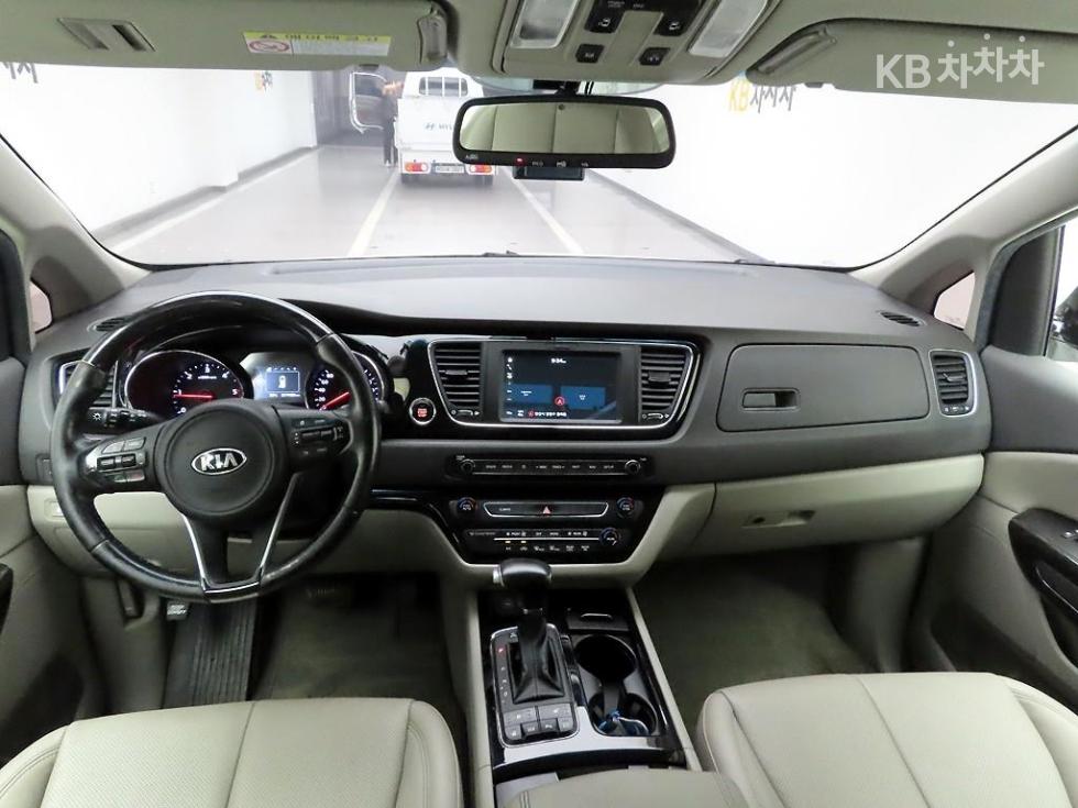 Kia Carnival — miniaturë 6