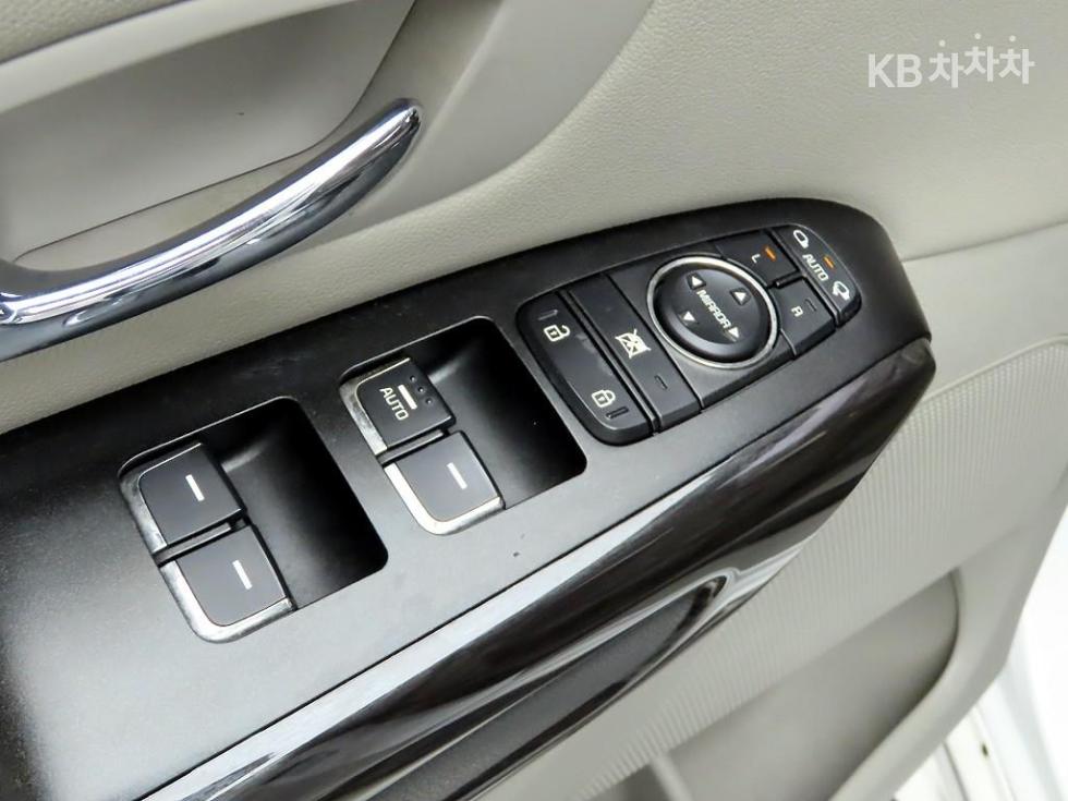 Kia Carnival — miniaturë 11