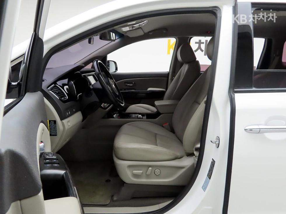 Kia Carnival — miniaturë 12