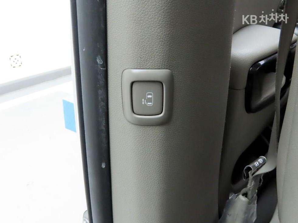 Kia Carnival — miniaturë 17
