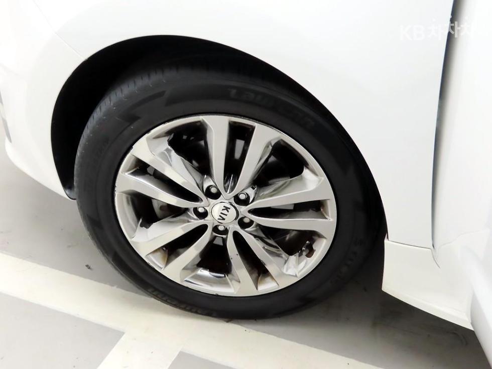 Kia Carnival — miniaturë 19