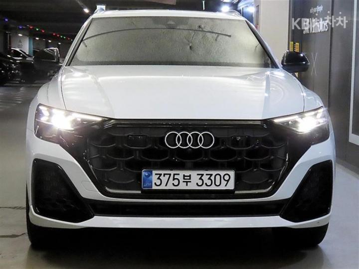 Audi Q8 — miniaturë 2
