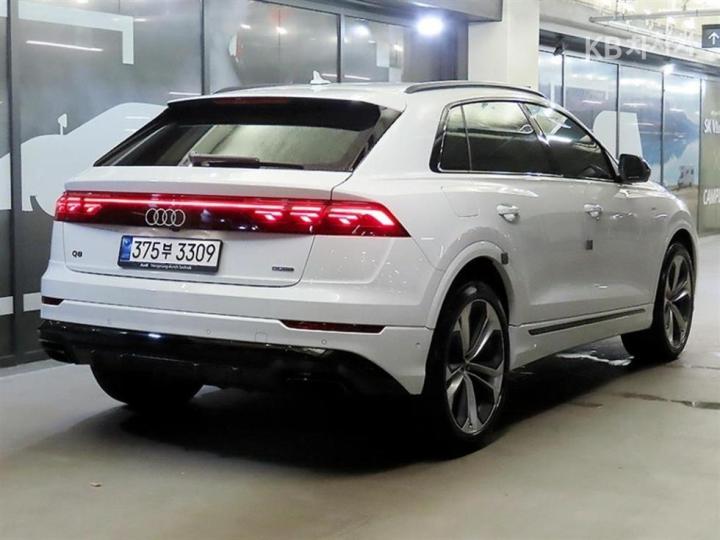 Audi Q8 — miniaturë 4