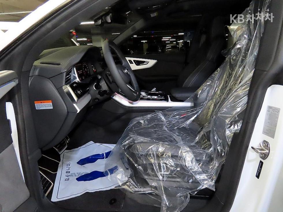 Audi Q8 — miniaturë 6