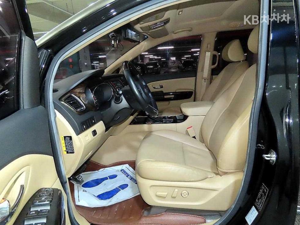 Kia Carnival — miniaturë 6
