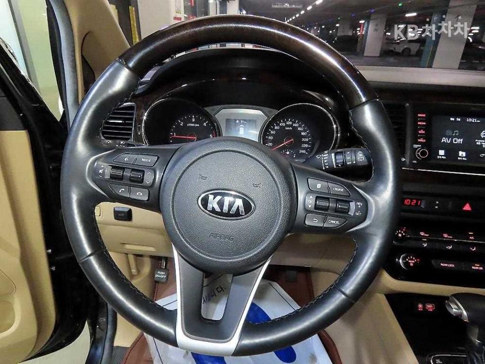 Kia Carnival — miniaturë 8