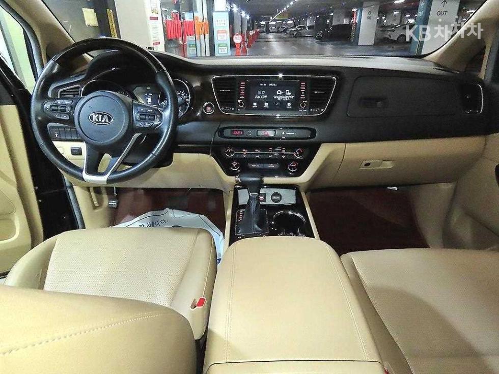Kia Carnival — miniaturë 10