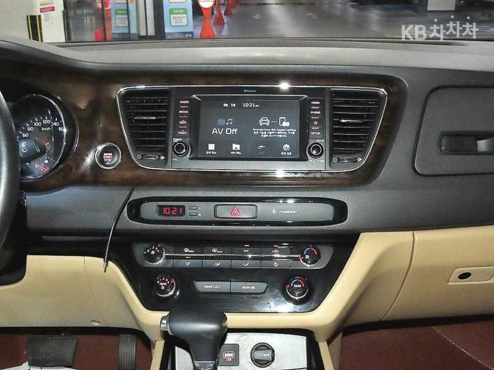 Kia Carnival — miniaturë 11