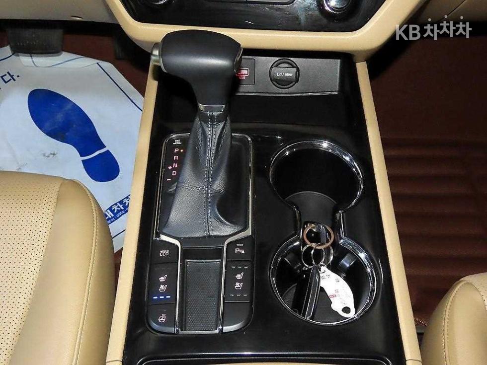 Kia Carnival — miniaturë 12