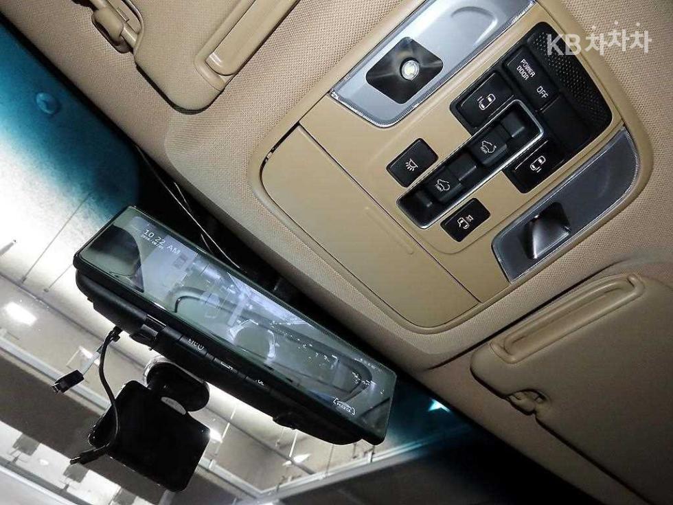 Kia Carnival — miniaturë 16