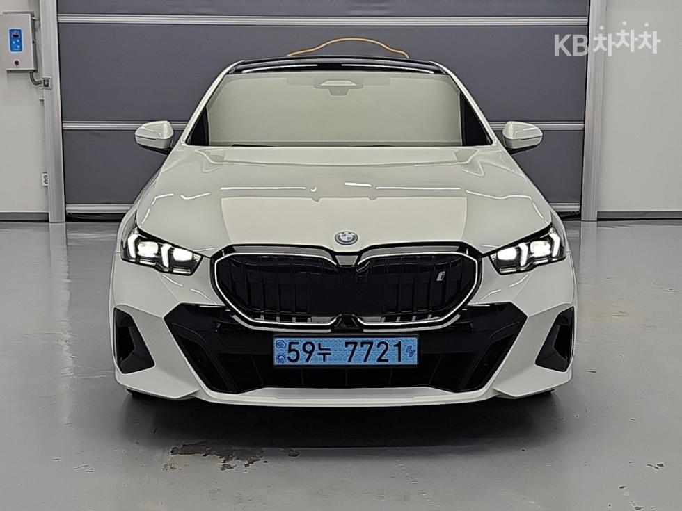 BMW i5, 2024, фотография 2