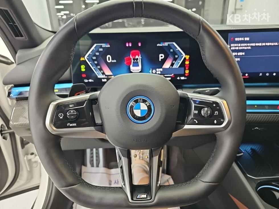 BMW i5, 2024, фотография 9