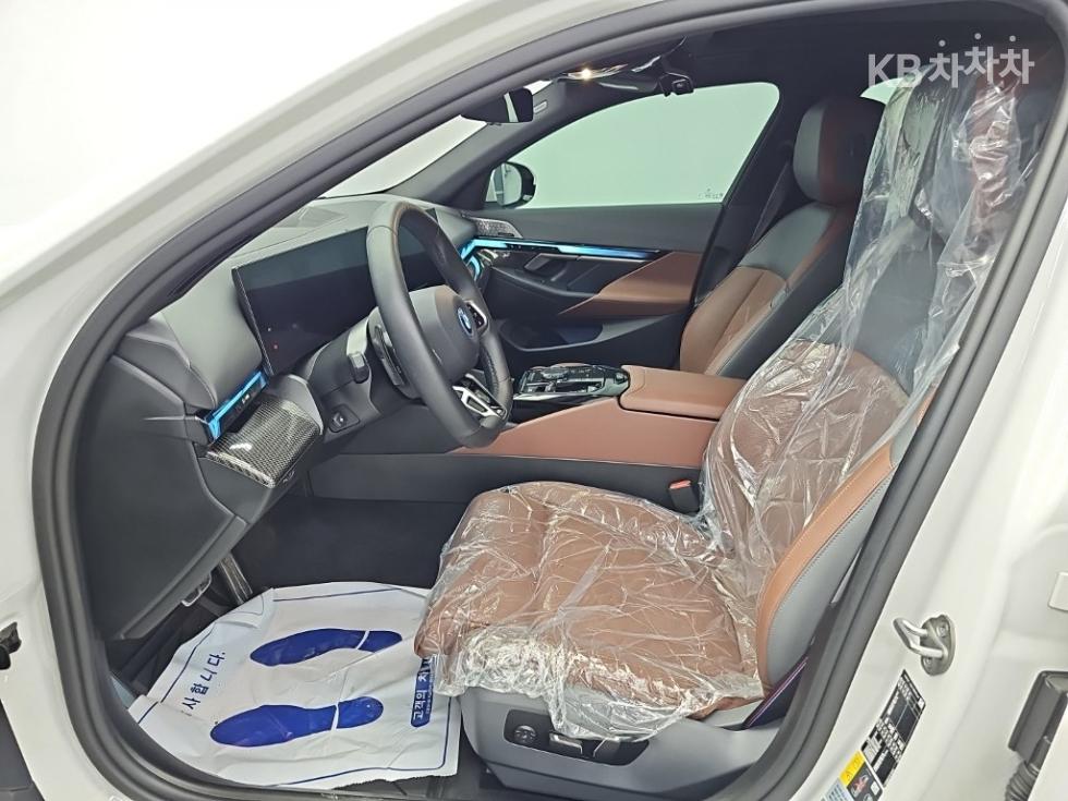 BMW i5, 2024, фотография 11