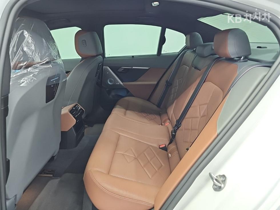 BMW i5, 2024, фотография 12