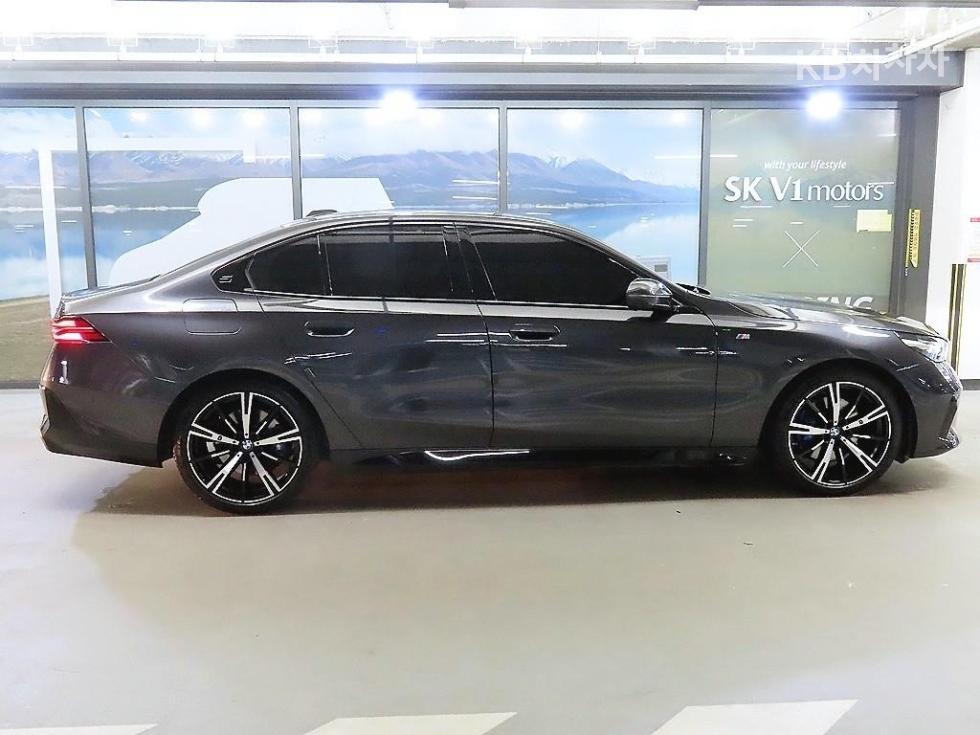 BMW 5er, 2023, фотография 3