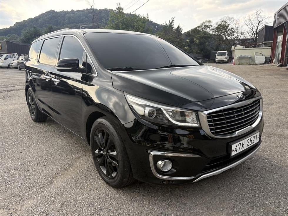 Kia Carnival — miniaturë 2