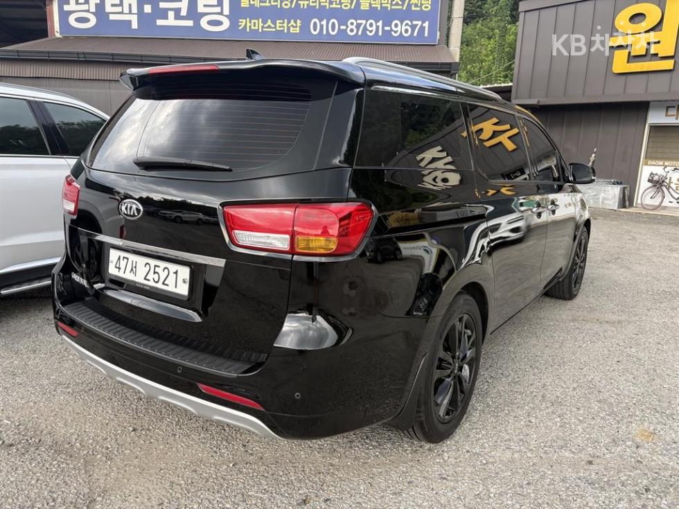 Kia Carnival — miniaturë 5