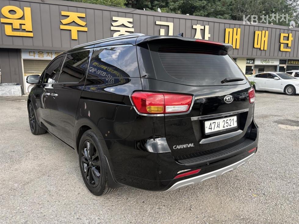 Kia Carnival — miniaturë 6