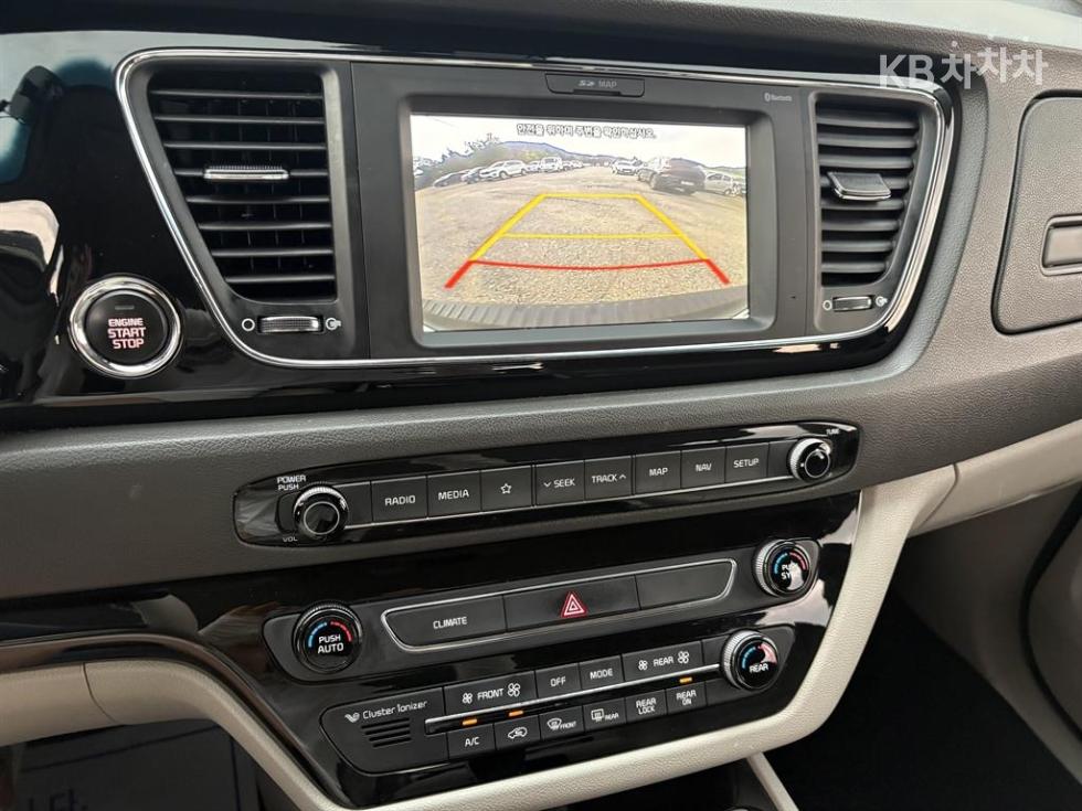 Kia Carnival — miniaturë 9