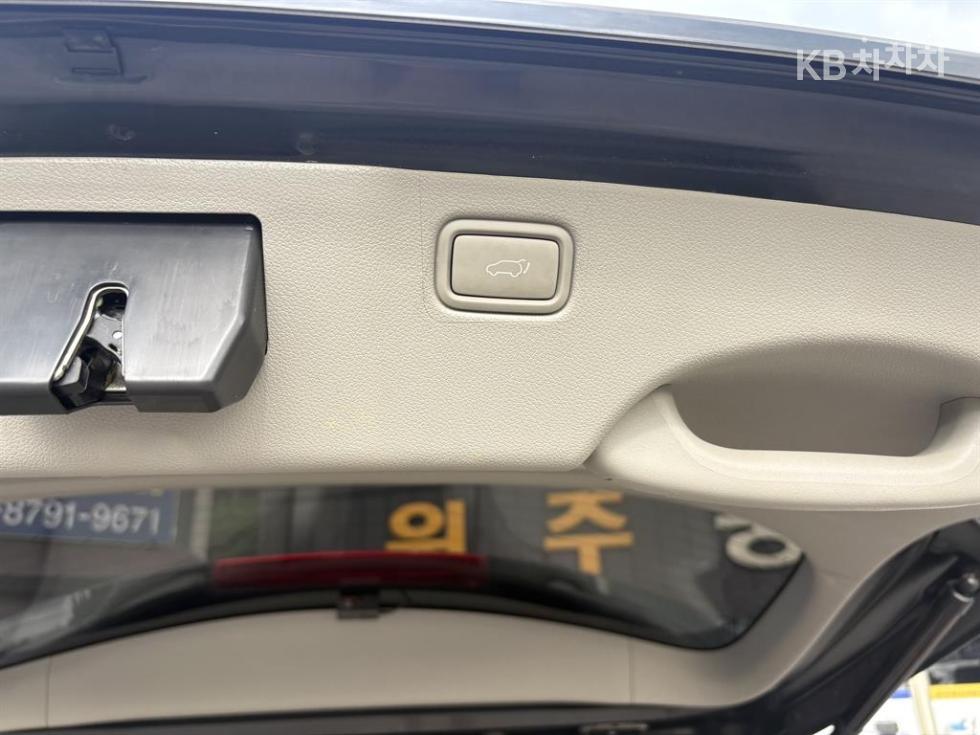 Kia Carnival — miniaturë 10